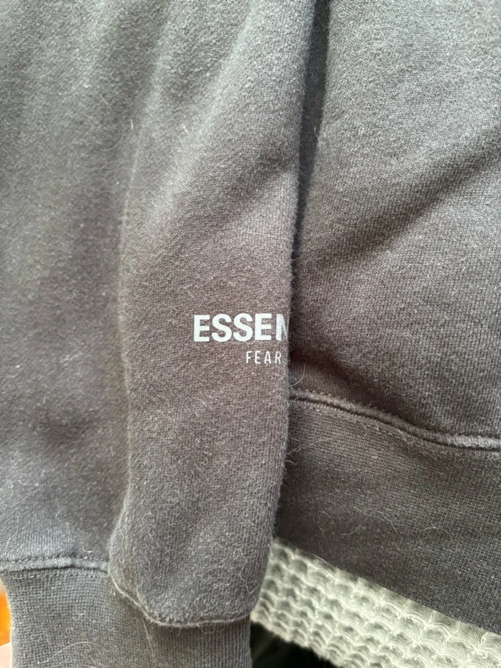ESSENTIALS Fear of God Black Hoodie - Picture 3 of 5